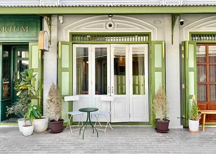 Stylist Siamese Design House Steps To Chinatown - Self Check In